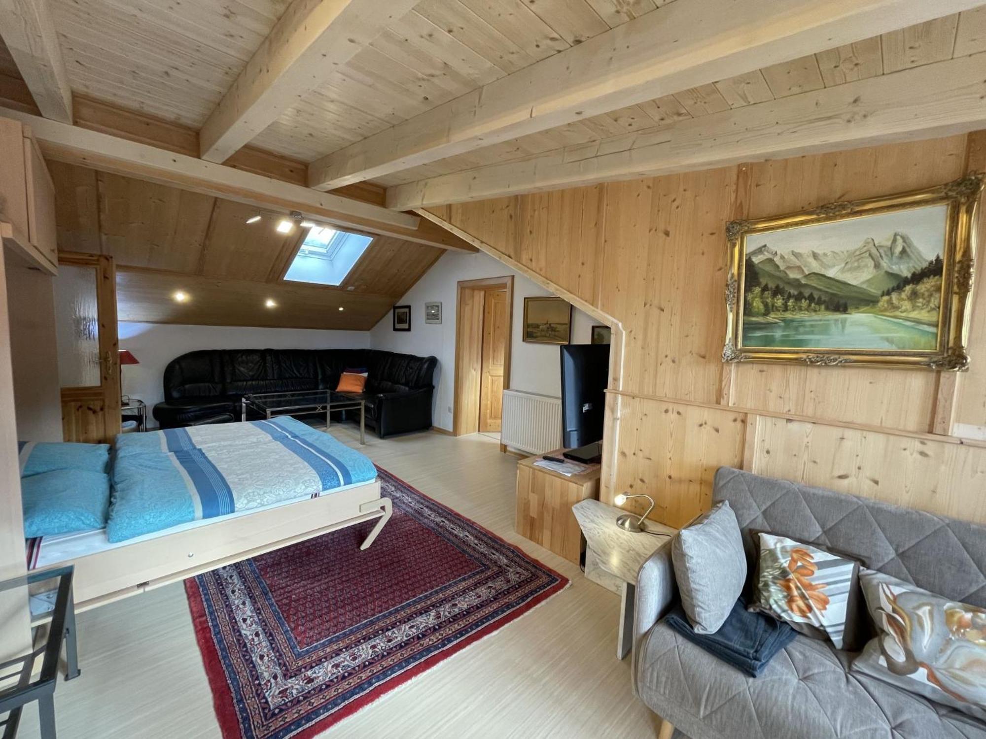 Eberhorn Apartment *